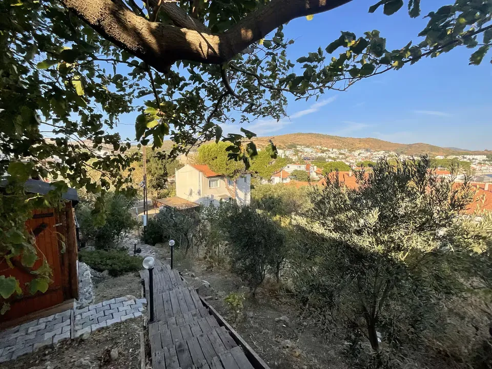 Gültekin’in Kır Evi’nin açık hava bahçesi